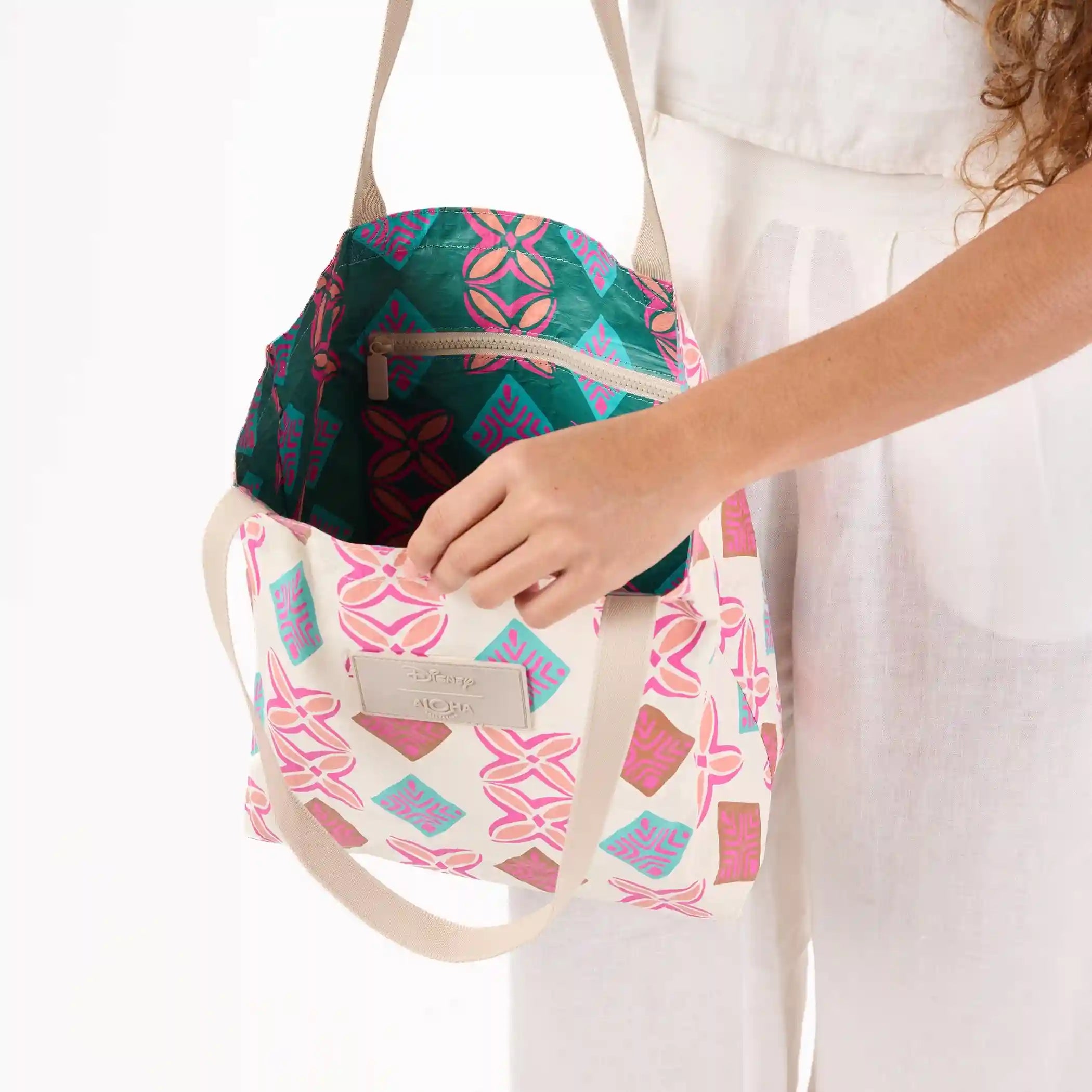 Islander Reversible Tote in Mirage Secondary image
