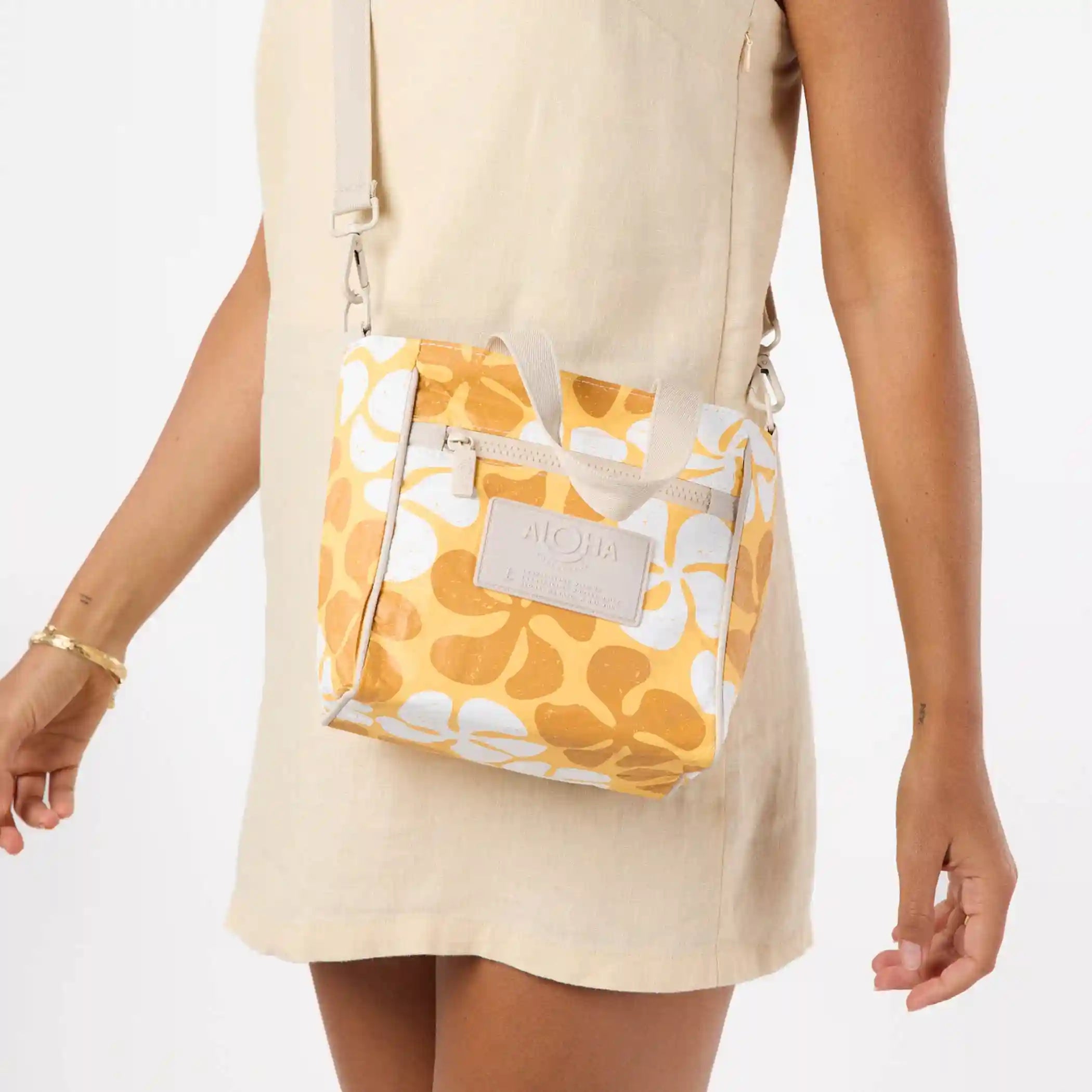 Funky Plumeria Crossbody in Honey Secondary image