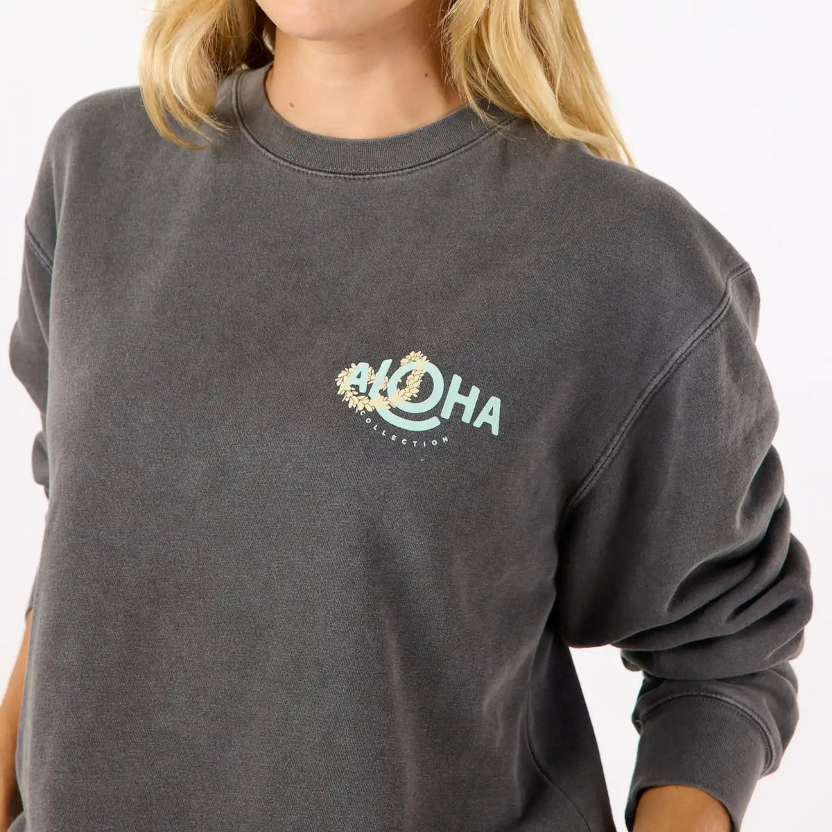 Lei ALOHA Fleece Crew in Vintage Black Main image