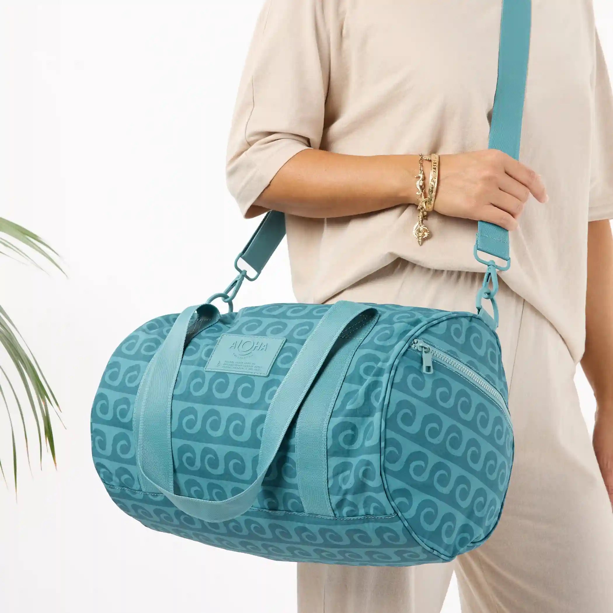 Party Wave Keep It Light Sporty Duffle in Tide Secondary image