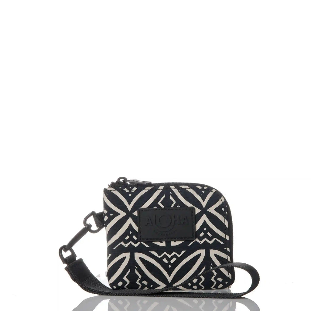 Pasifika Go-To Wristlet in Sandstone on Black