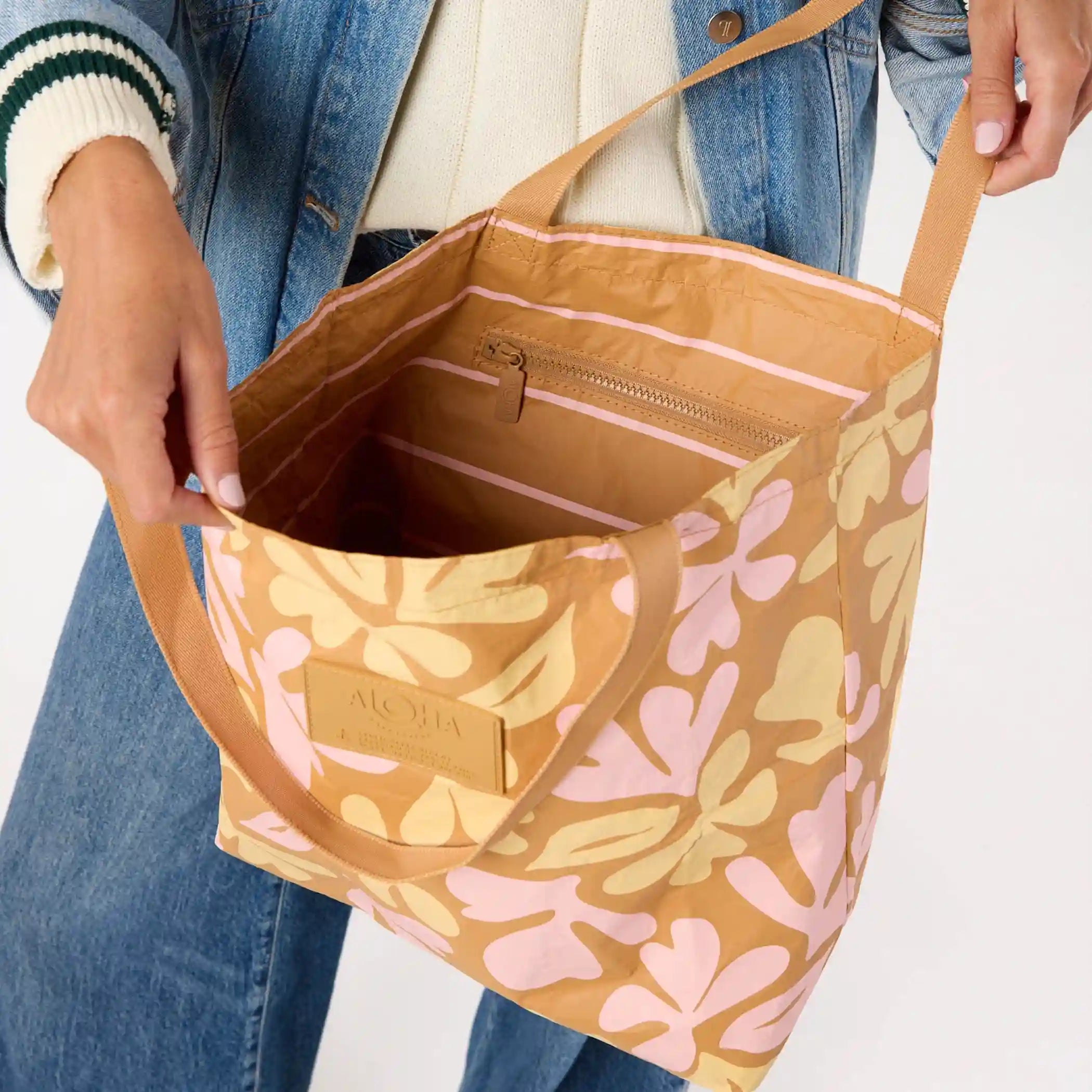 Swoosh Reversible Tote in Hey Girl on Tan Secondary image