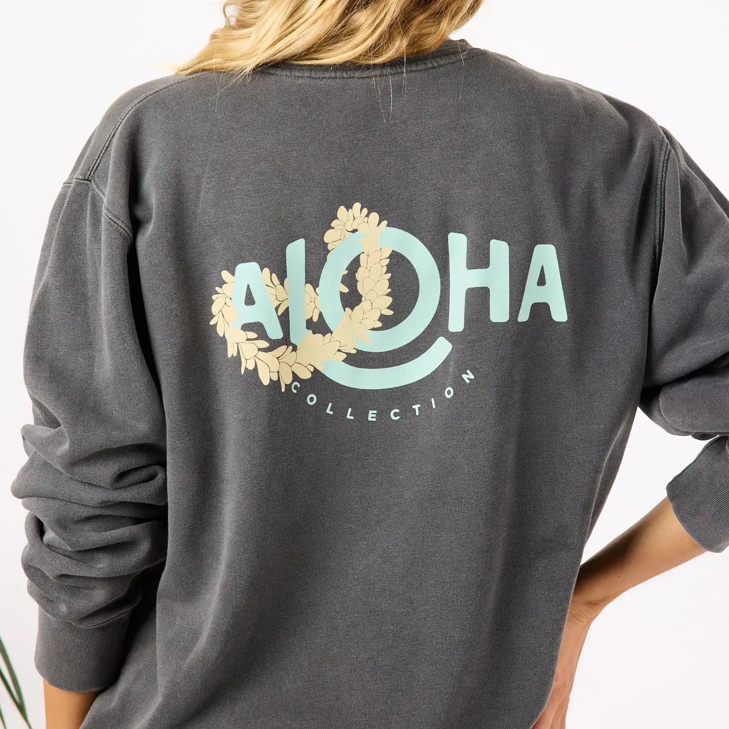 Lei ALOHA Fleece Crew in Vintage Black Secondary image