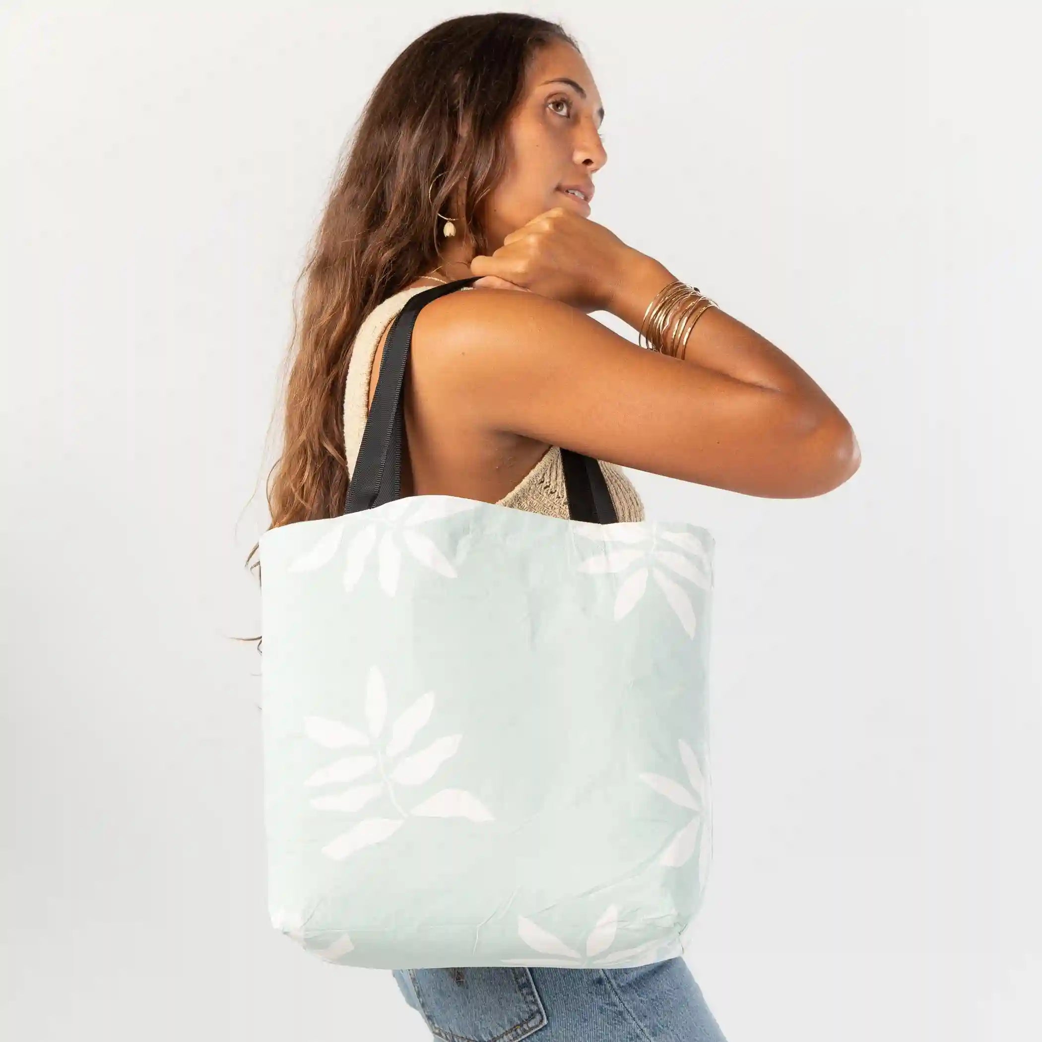 Buy Flora Reversible Tote in Eve Color | Easy to Clean, Carry-On Ready Tote Bag Secondary image