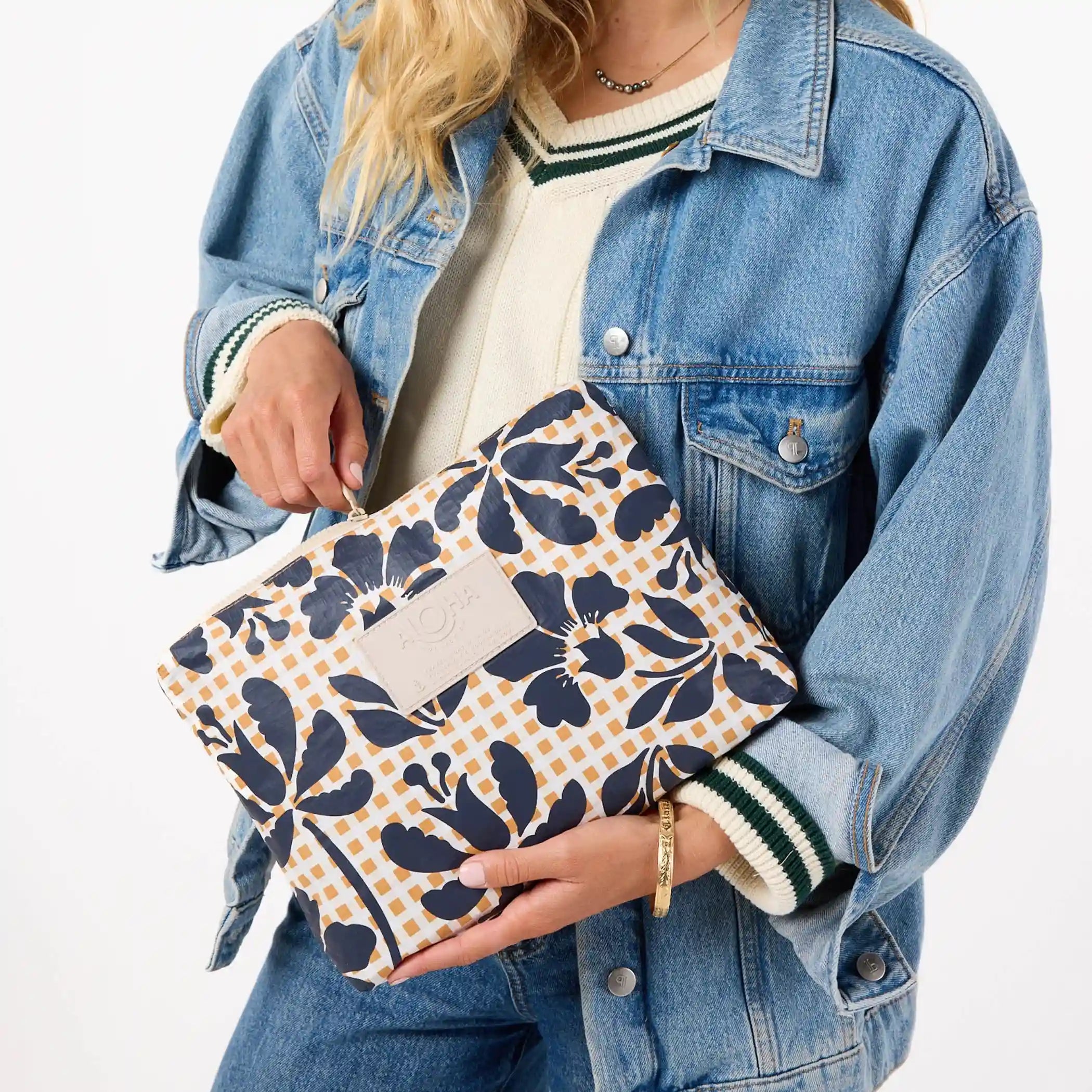 Picnic Fleur Mid Pouch in Neptune Secondary image