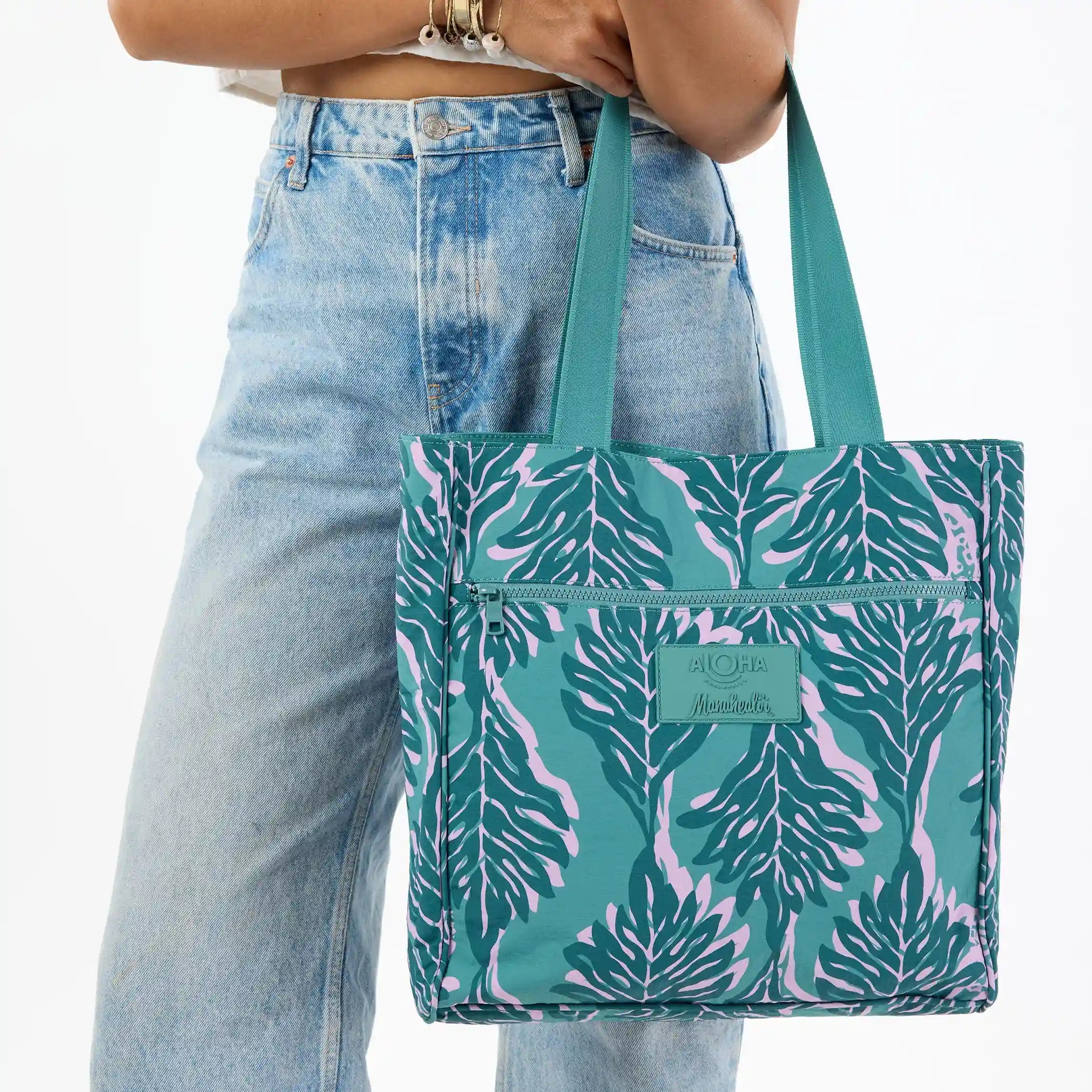 Uluwehi Keep It light Daily Tote in Atlantic on Tide Secondary image