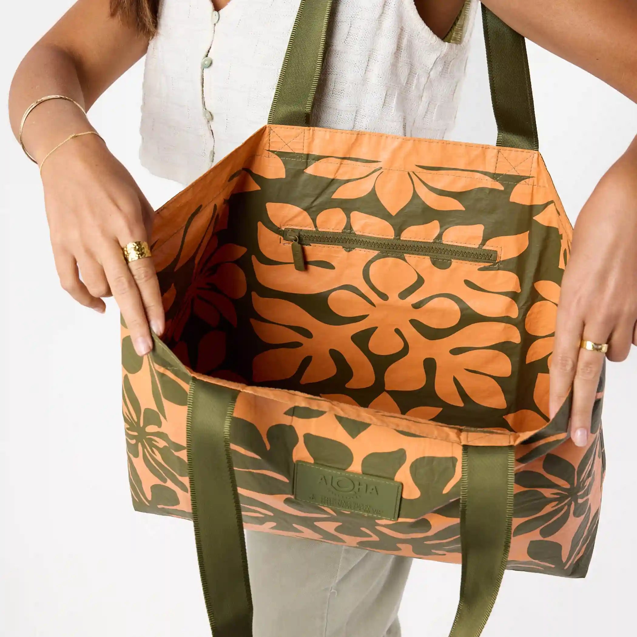 Kaʻulu Holo Holo in Papaya on Olive Secondary image