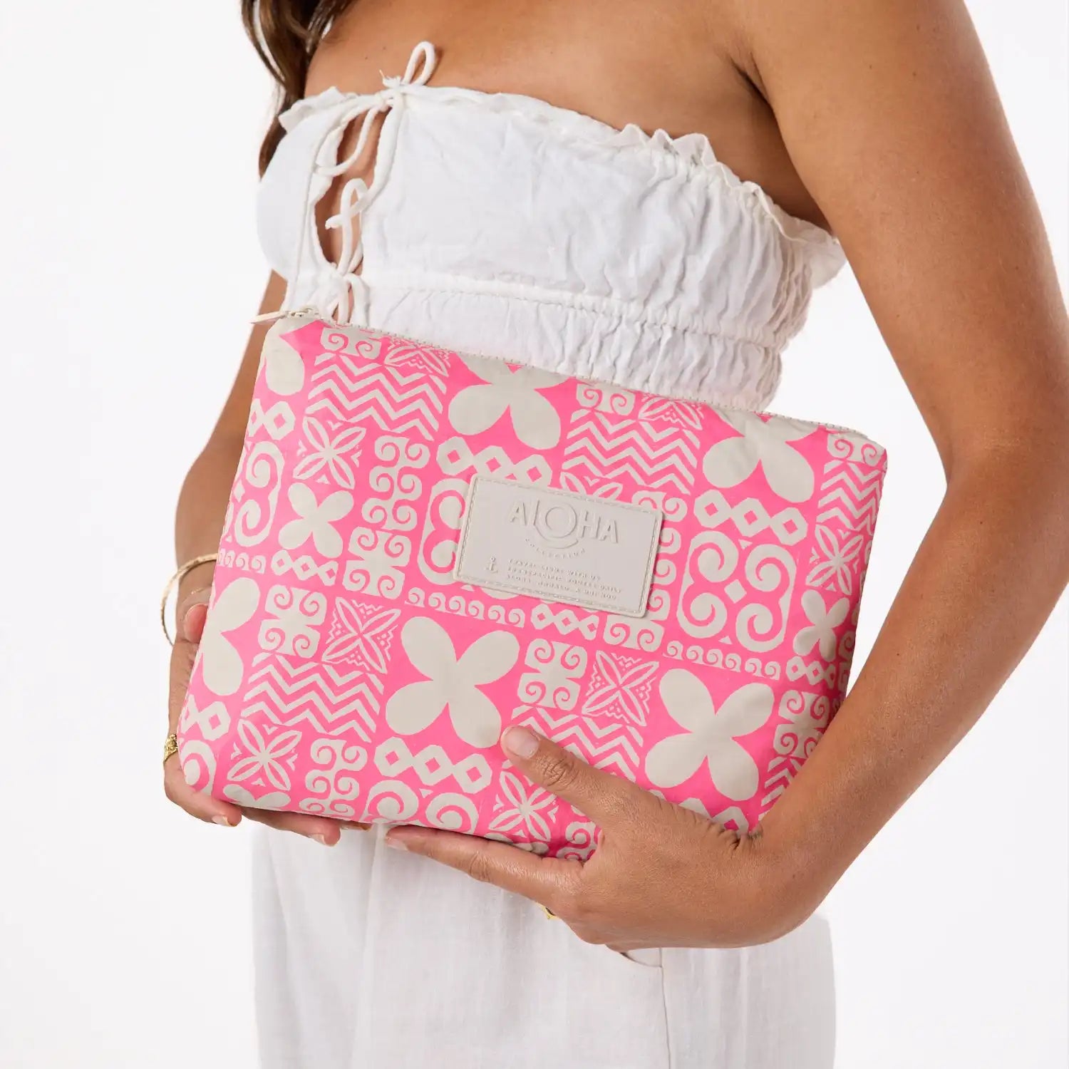 Oceania Mid Pouch in Neon Pink on Sandstone Secondary image