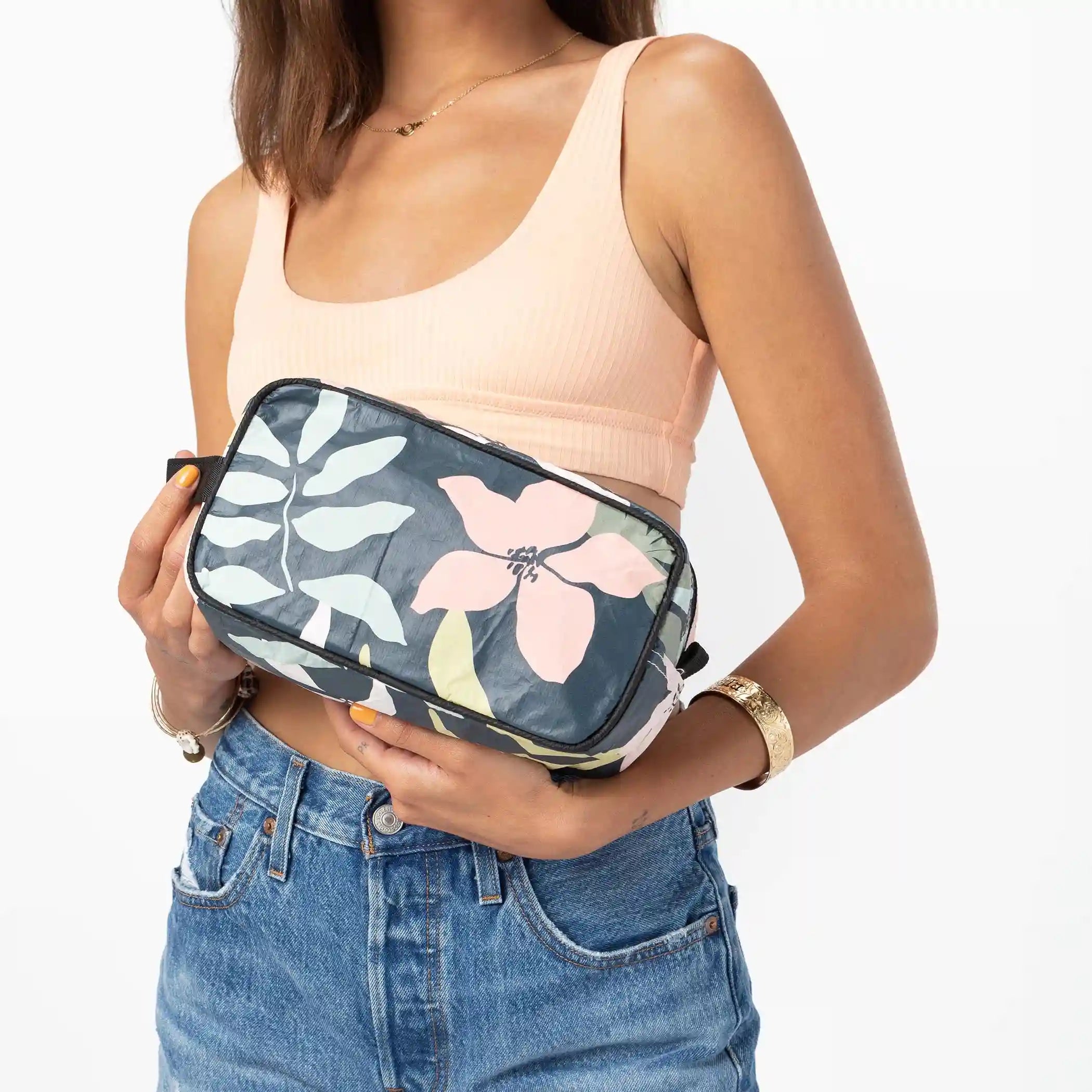 Flora Dopp Kit in Eve Secondary image