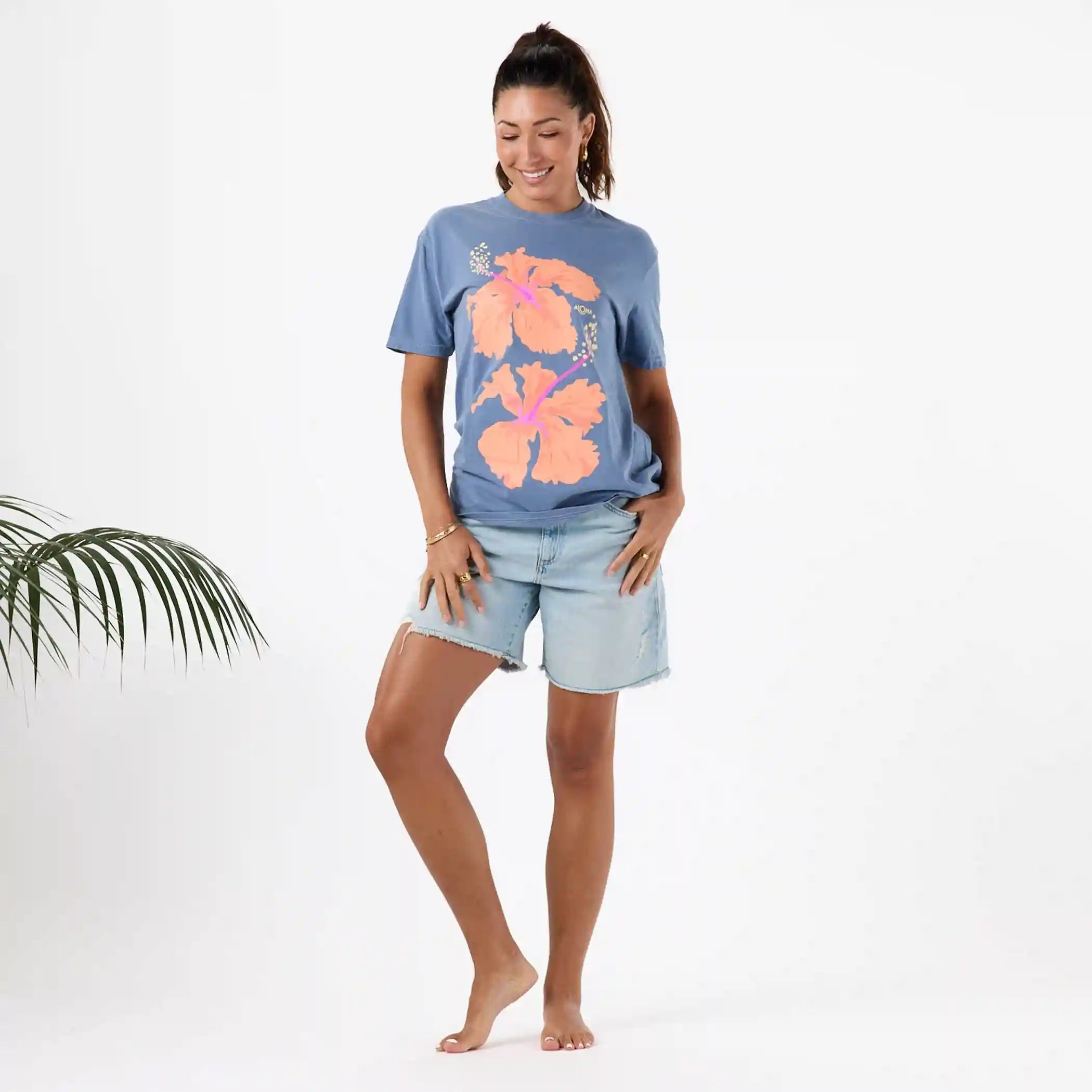 Taha'a Short Sleeve in Denim Secondary image