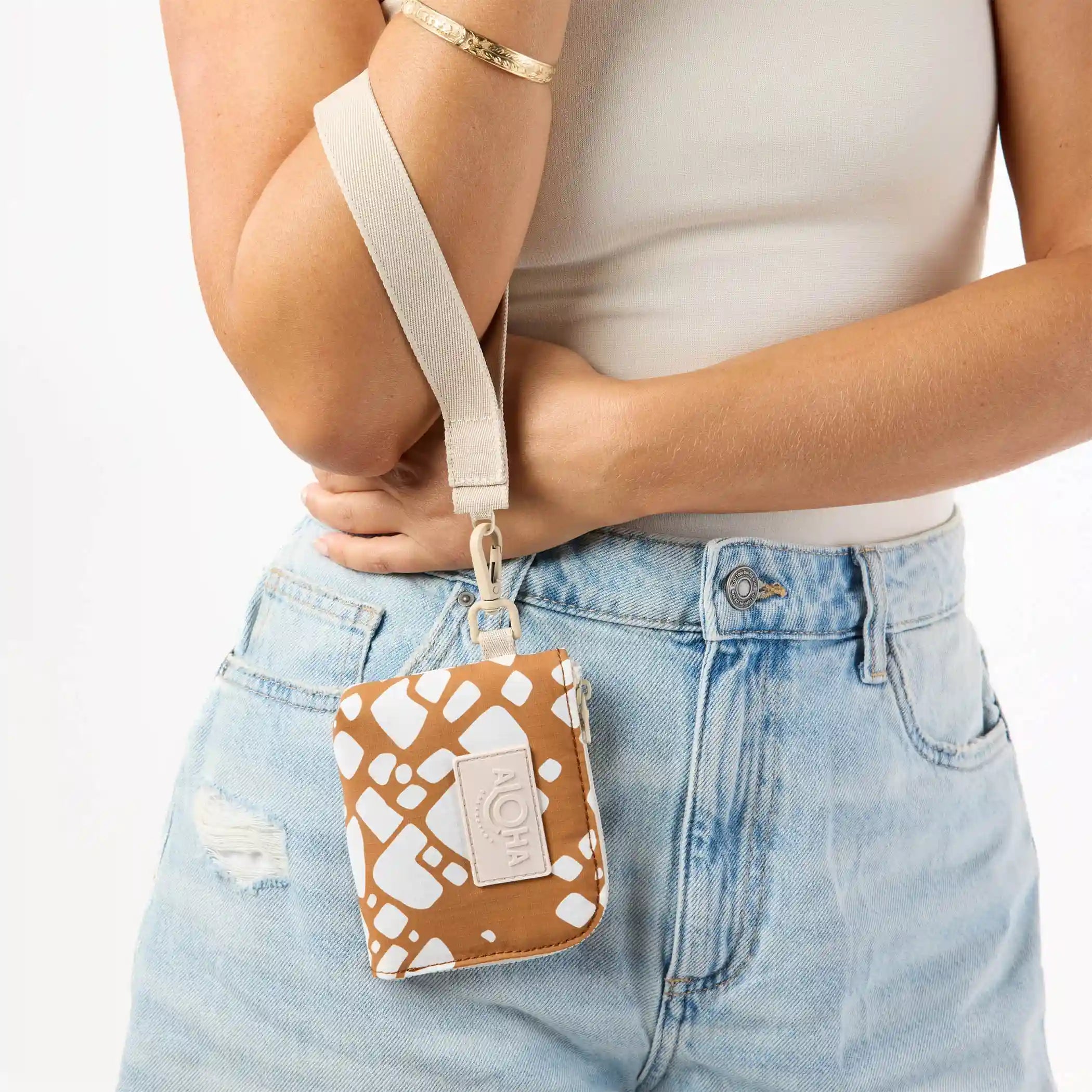 Textile Cone Go-To Wristlet in Brown Sugar Secondary image