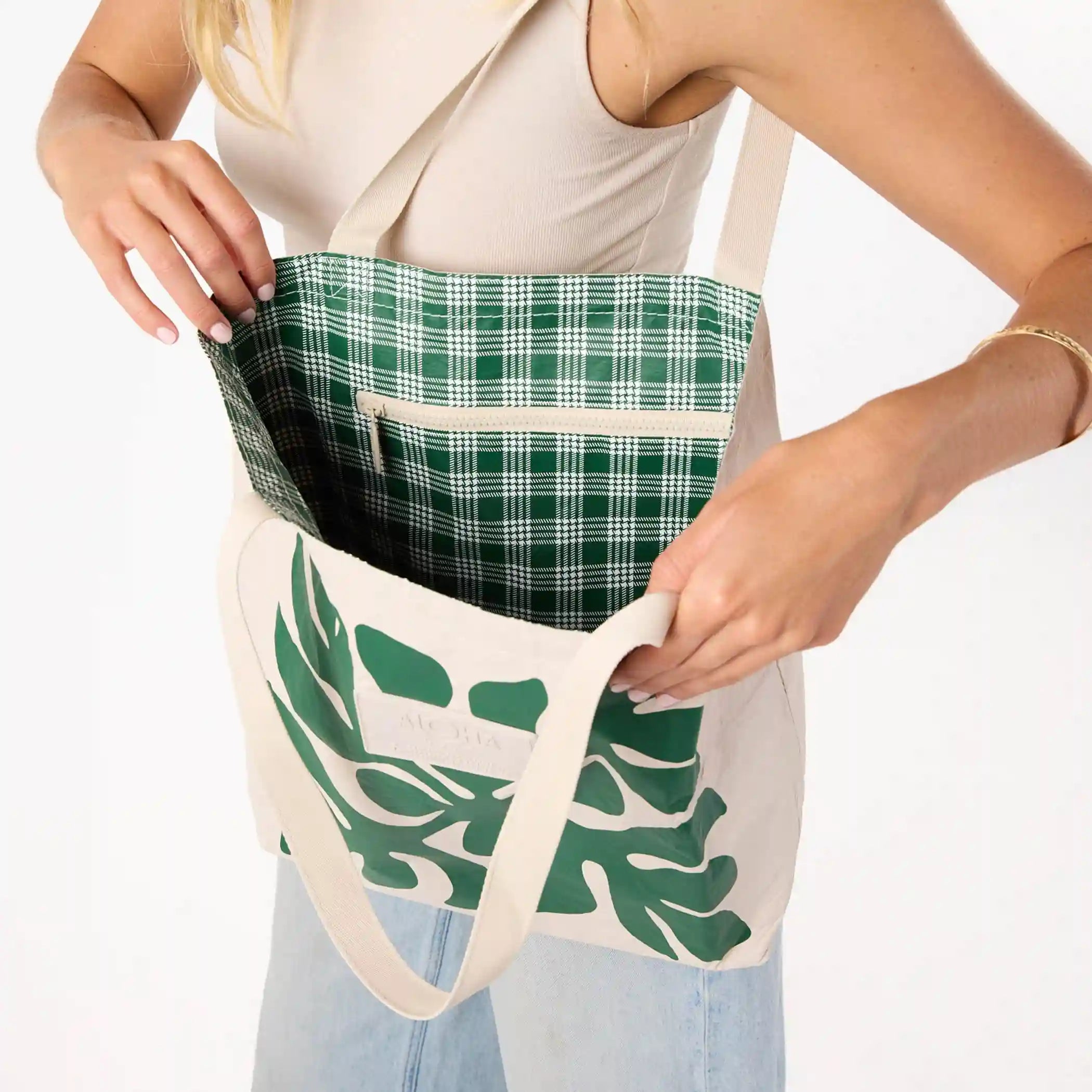 Applique Reversible Tote in Vineyard Secondary image