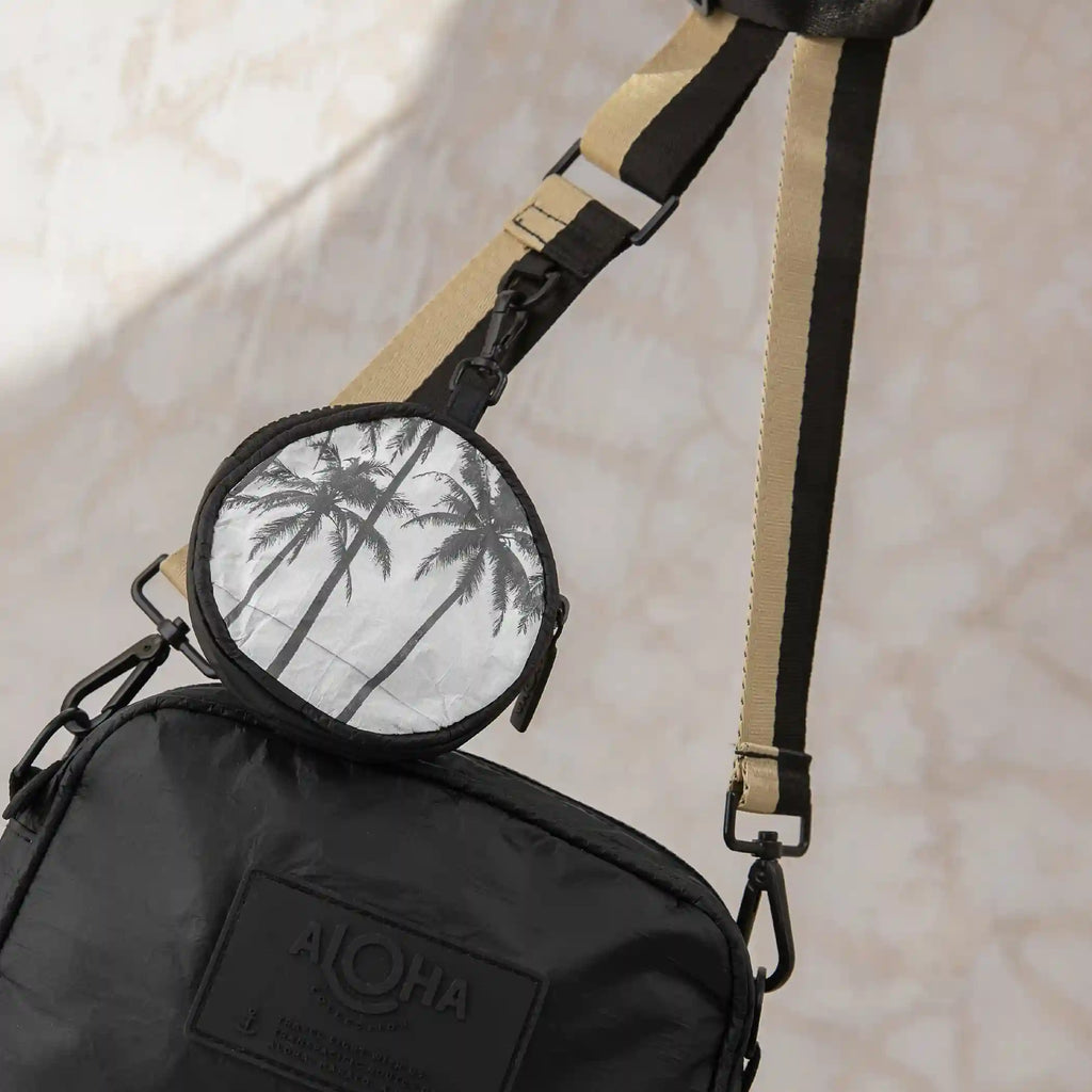 Le Voyageur Strap in Caffe on Black