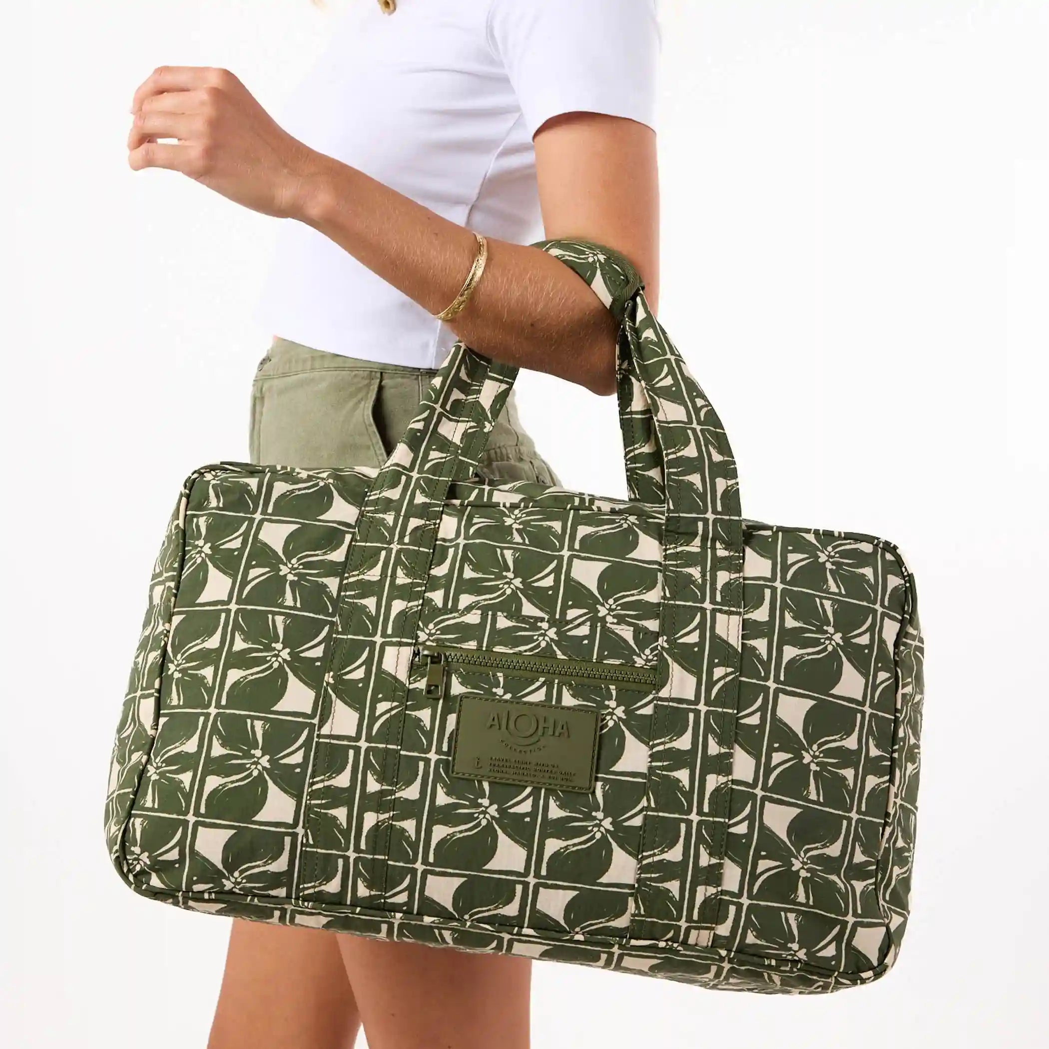 Lattice Keep It Light Weekender in Olive Secondary image