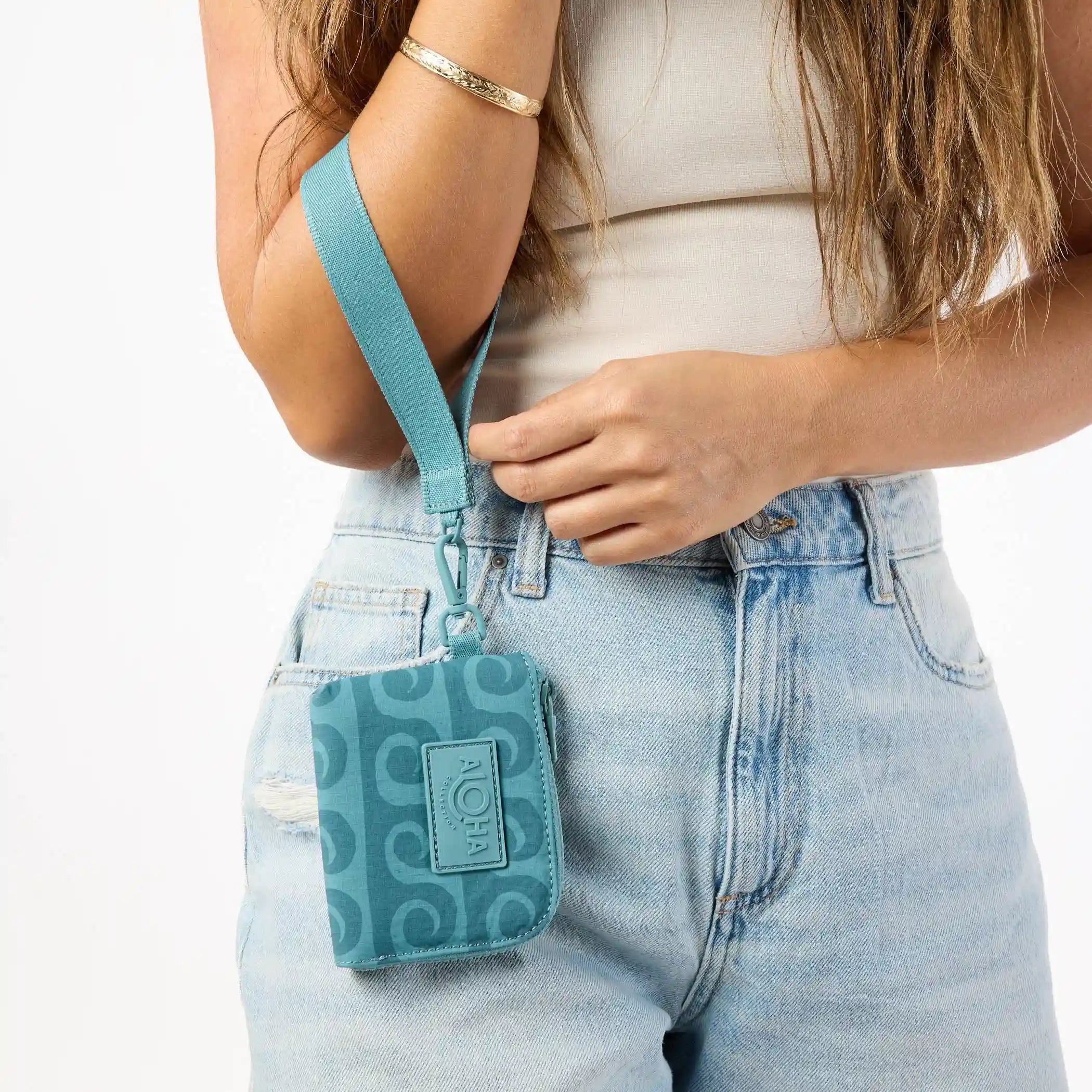 Party Wave Go-To Wristlet in Tide Secondary image